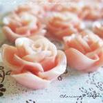 36 Resin Roses Cabochons F..