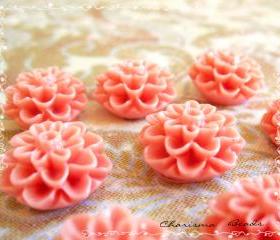 30 Resin Chrysanthemum Flower Cabochons Accessory 15x8mm