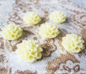  30 Resin Chrysanthemum Flower Cabochons Accessory 15x8mm